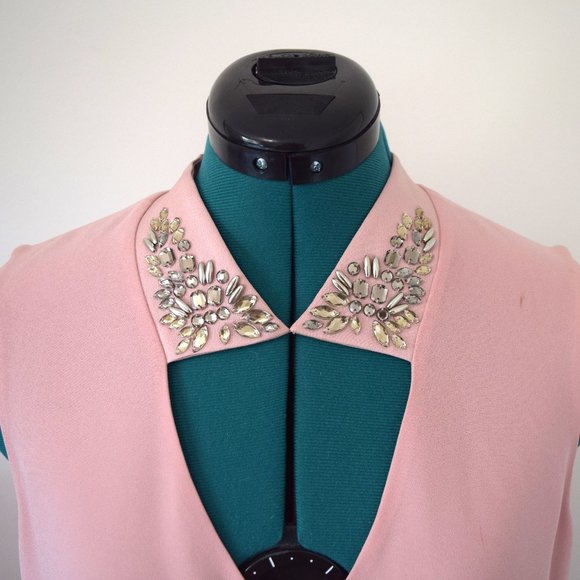 BCBG MAXAZRIA Pink Sleeveless Front Triangular Cut Out Blouse - Picture 5 of 10